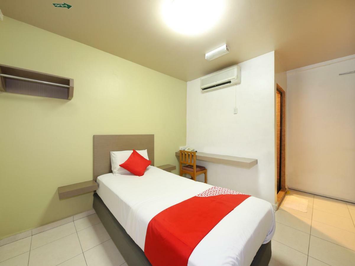 Oyo 434 Marbella Hotel Джохор-Бару Экстерьер фото