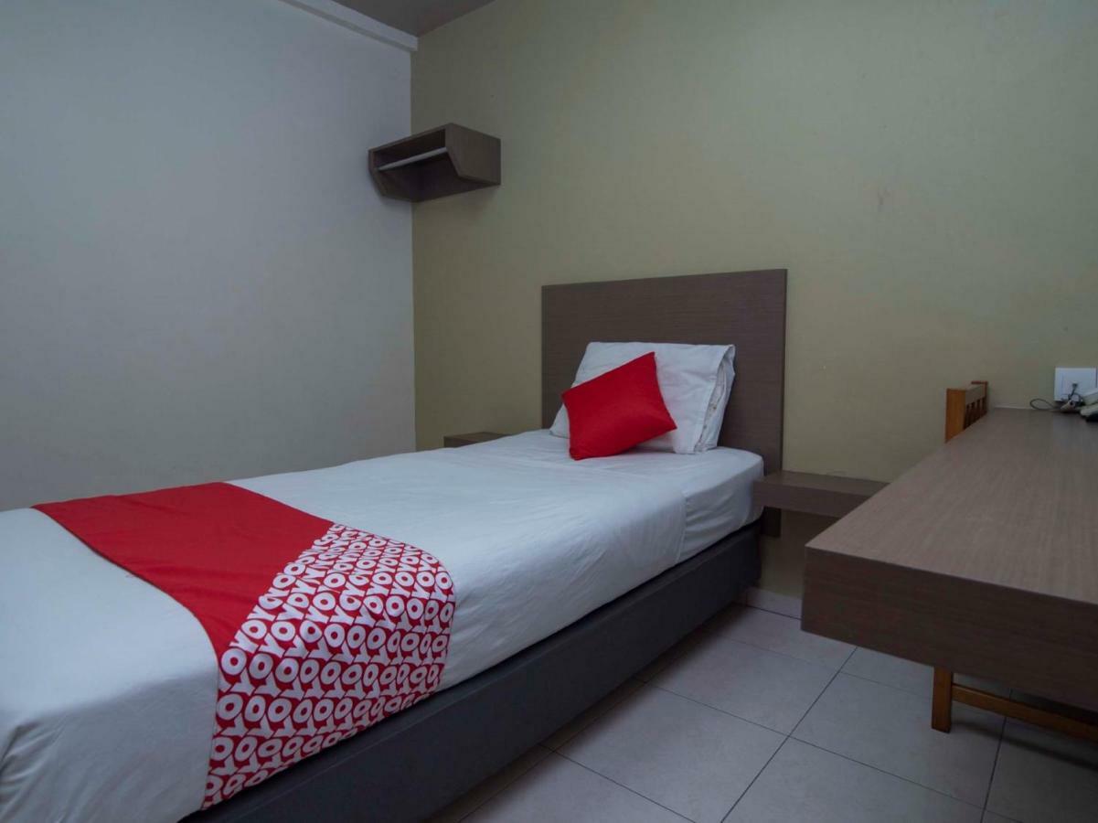 Oyo 434 Marbella Hotel Джохор-Бару Экстерьер фото
